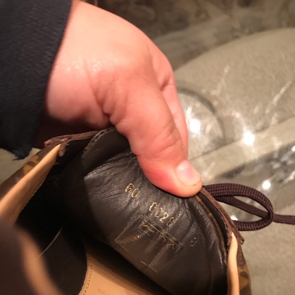 Louis Vuitton Euro 8, fits 9/10 American size - Picture 4 of 6